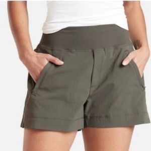 Athleta Trekkie North Short olive green